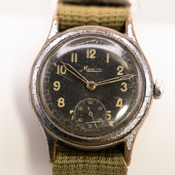 WWII PERIOD men's MINERVA for GERMAN DH MILITARY WRISTWATCH FAIR CONDITION RUNS - Picture 1 of 3